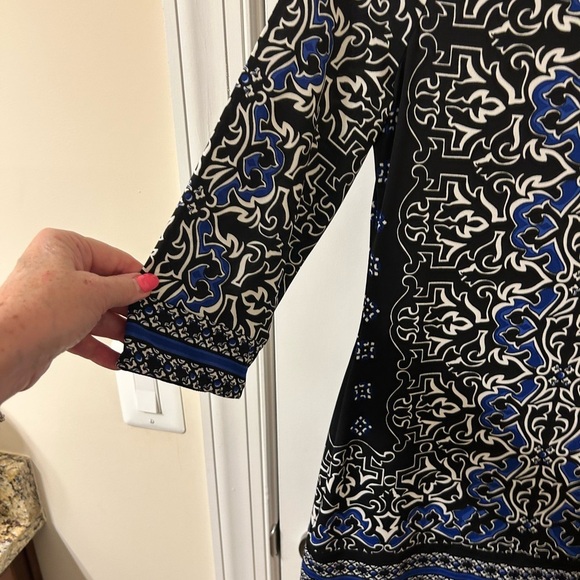 White House Black Market Graphic Black and Blue 3/4 Sleeve Dress - Picture 3 of 5